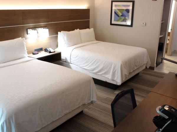 Holiday Inn Express & Suites San Antonio West Sea World Area, an IHG Hotel : photo 3 de la chambre chambre standard avec 2 lits queen-size