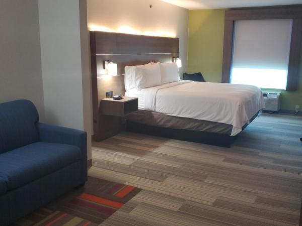 Holiday Inn Express & Suites San Antonio West Sea World Area, an IHG Hotel : photo 2 de la chambre suite lit king-size