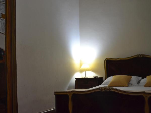 Che Argentina Hostel Suites : photo 3 de la chambre chambre double avec salle de bains privative