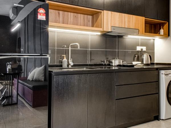 Axon Residence at Pavilion KLCC KL Tower view by KIMIRO : photo 5 de la chambre suite lit queen-size deluxe