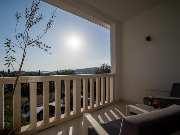 Residence Vaal : photo 7 de la chambre chambre double deluxe avec balcon - vue sur mer