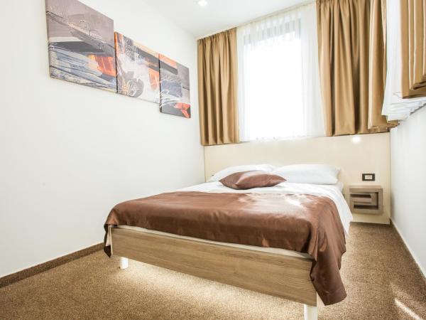 Hotel National : photo 7 de la chambre chambre double Économique