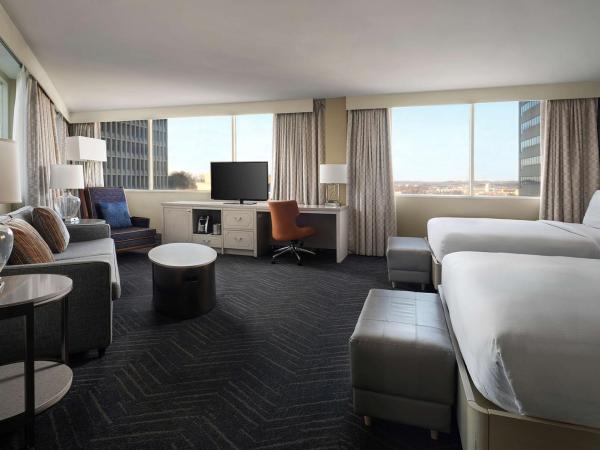 DoubleTree by Hilton Hotel Nashville Downtown : photo 7 de la chambre suite junior avec 2 lits queen-size et canapé-lit