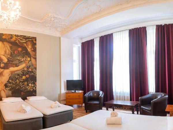 Safestay Berlin Kurfurstendamm : photo 3 de la chambre chambre quadruple avec salle de bains