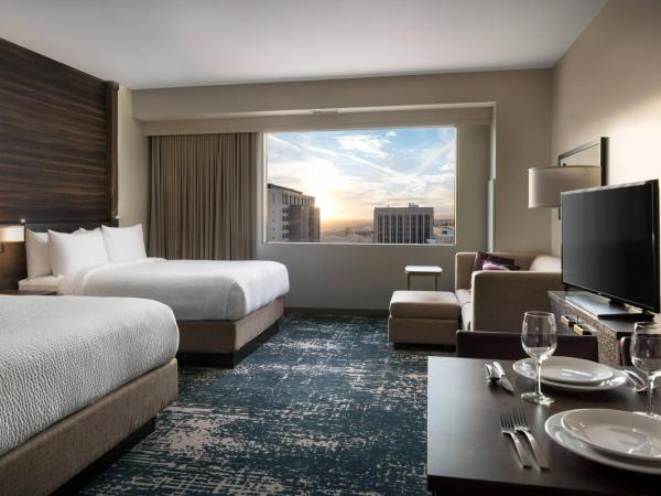 Residence Inn by Marriott Phoenix Downtown : photo 1 de la chambre studio lit queen-size