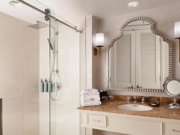 The Westin Riverwalk, San Antonio : photo 7 de la chambre chambre traditionnelle avec 1 lit king-size - vue sur ville