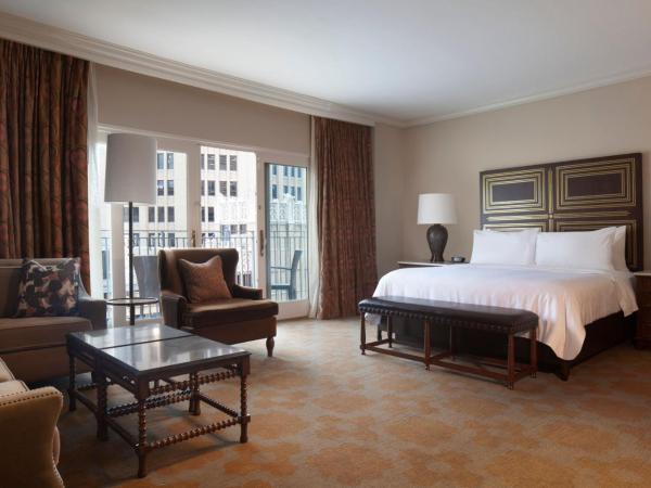 The Westin Riverwalk, San Antonio : photo 3 de la chambre 1 bedroom studio suite, 1 king, sofa bed, river side view
