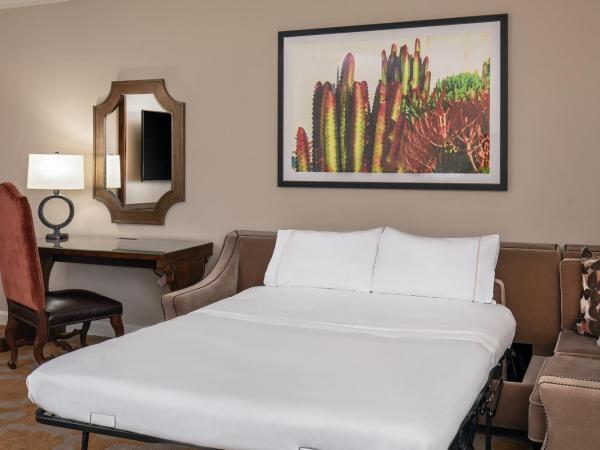 The Westin Riverwalk, San Antonio : photo 5 de la chambre suite studio 1 chambre lit king-size avec canapé-lit - vue sur ville