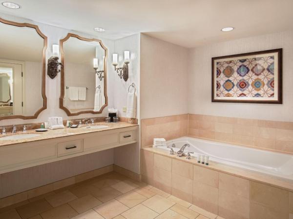 The Westin Riverwalk, San Antonio : photo 3 de la chambre corner suite, 1 bedroom suite, king, corner room, balcony