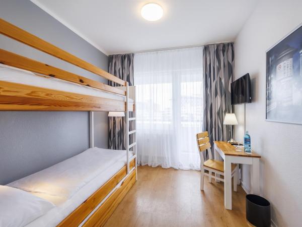 Hotel Lützow : photo 2 de la chambre chambre lits jumeaux avec lit superposé