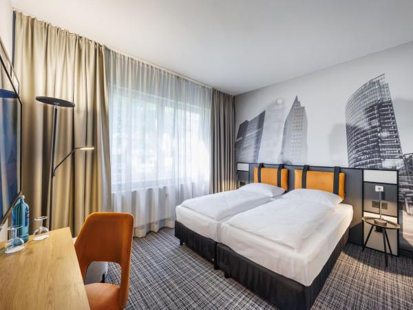 Hotel Lützow : photo 3 de la chambre chambre lits jumeaux urbaine avec kitchenette