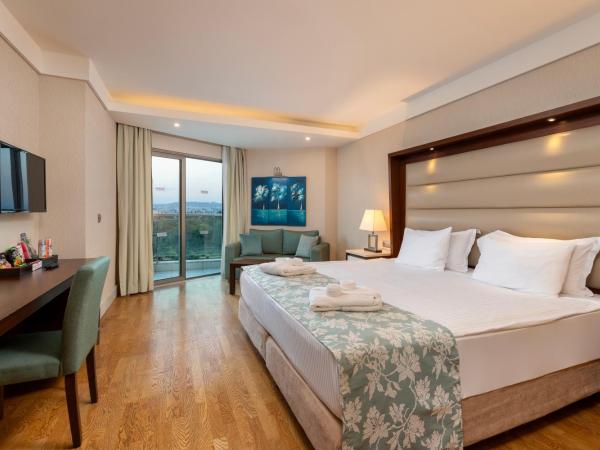 Ramada Plaza Antalya : photo 2 de la chambre chambre de luxe - vue latérale sur mer
