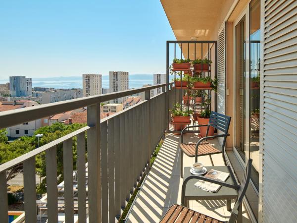 Dioklecijan Hotel & Residence : photo 5 de la chambre chambre double ou lits jumeaux standard avec balcon - vue sur ville