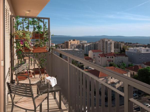 Dioklecijan Hotel & Residence : photo 3 de la chambre chambre double ou lits jumeaux supérieure avec balcon - vue sur mer