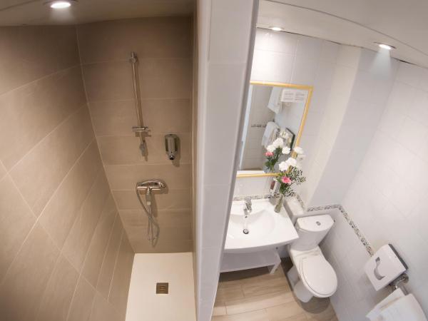 Hotel Le Golfe : photo 8 de la chambre chambre double standard vue sur mer