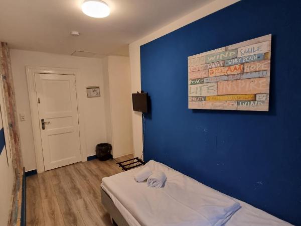 Safestay Berlin Kurfurstendamm : photo 1 de la chambre chambre simple avec salle de bains privative