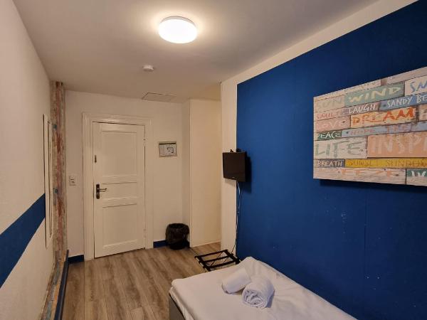 Safestay Berlin Kurfurstendamm : photo 3 de la chambre chambre simple avec salle de bains privative