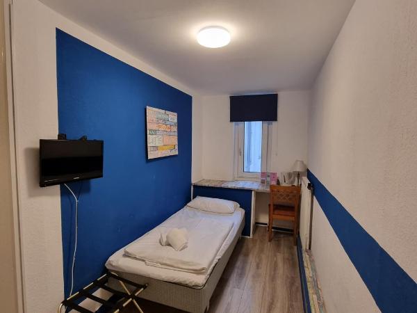 Safestay Berlin Kurfurstendamm : photo 4 de la chambre chambre simple avec salle de bains privative