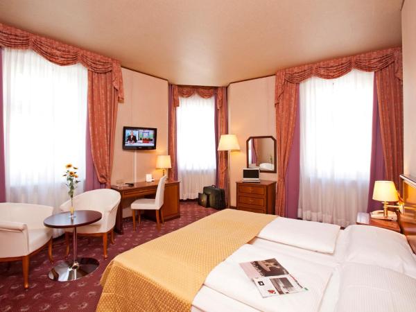 Hotel Neue Post I self check-in : photo 1 de la chambre chambre lits jumeaux spacieuse