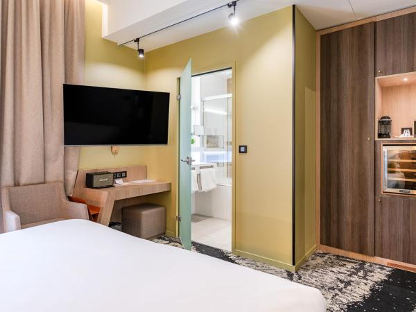 Hôtel B55 : photo 4 de la chambre chambre double ou lits jumeaux avec douche