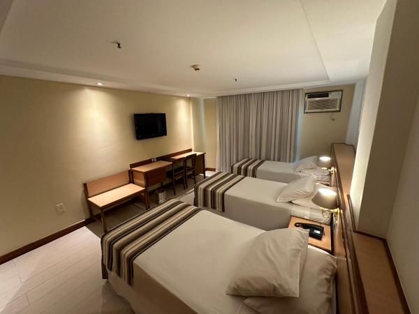 Riale Vilamar Copacabana : photo 3 de la chambre chambre triple de luxe avec 3 lits simples