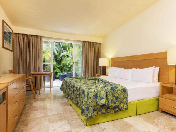 Krystal Vallarta : photo 5 de la chambre chambre lit king-size - vue sur jardin