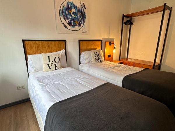 Hostel Sweet Home Palermo Soho : photo 5 de la chambre chambre double ou lits jumeaux avec salle de bains privative externe