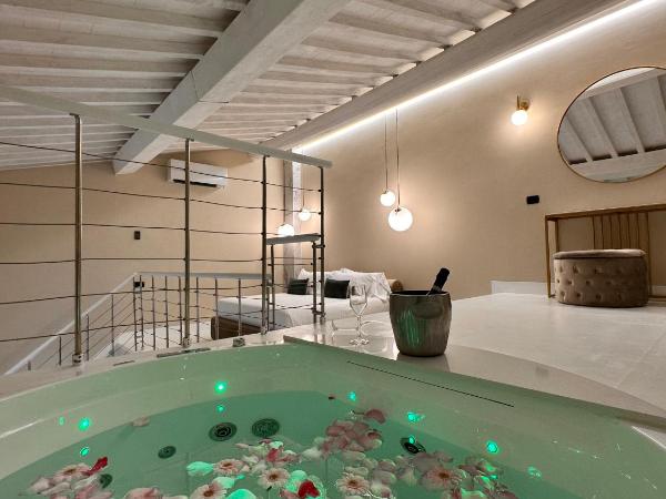 Renascentia in Florence - Adults Only : photo 9 de la chambre suite - split level with spa bath