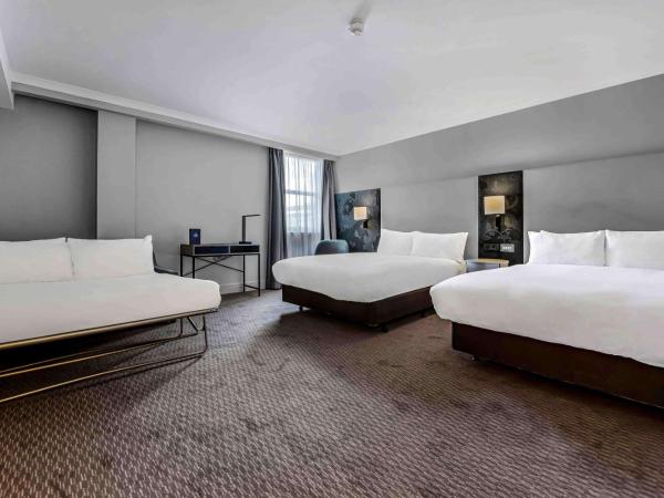 Doubletree By Hilton London Kensington : photo 2 de la chambre chambre double deluxe avec 3 lits doubles