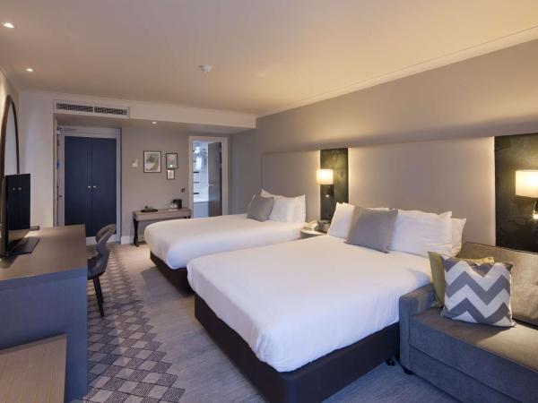 Doubletree By Hilton London Kensington : photo 3 de la chambre chambre double deluxe avec 3 lits doubles