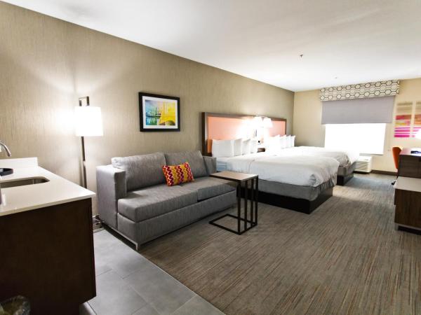 Hampton Inn & Suites Sacramento-Auburn Boulevard : photo 1 de la chambre queen studio suite with two queen beds and sofa bed - non-smoking