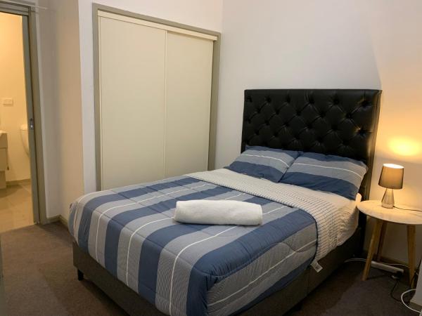 City Lifestyle Accommodation : photo 1 de la chambre chambre double avec salle de bains privative