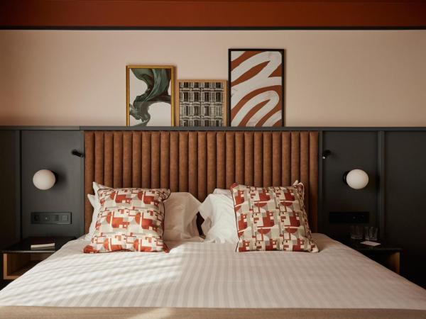 Le Parchamp, a Tribute Portfolio Hotel, Paris Boulogne : photo 6 de la chambre chambre lit king-size deluxe - vue sur cour