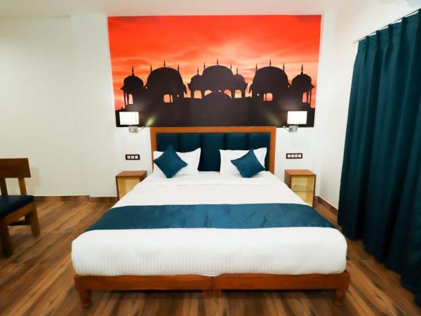 The Lavit Malhar Inn. : photo 2 de la chambre suite lit king-size avec balcon
