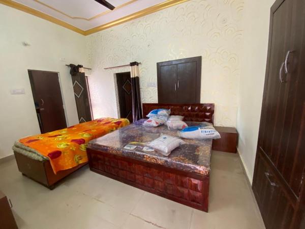 Dwarka Mai Guest House. : photo 1 de la chambre chambre double avec balcon