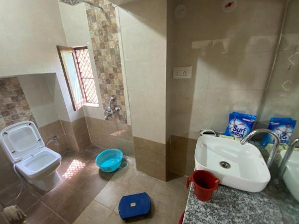 Dwarka Mai Guest House. : photo 3 de la chambre chambre double avec balcon