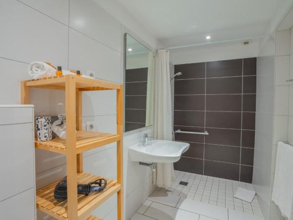 Hotel Le Grand Pavois : photo 4 de la chambre chambre double - accessible aux personnes à mobilité réduite