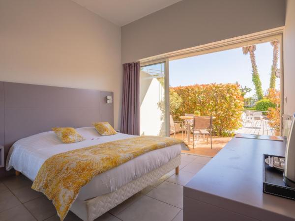 Hotel Le Grand Pavois : photo 1 de la chambre hébergement en rez-de-jardin