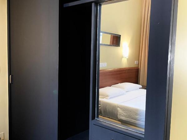 Hotel Universal : photo 7 de la chambre chambre double standard - vue sur ville