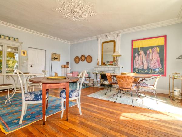 Mas d'Escattes : photo 9 de la chambre chambre double ou lits jumeaux - vue sur jardin