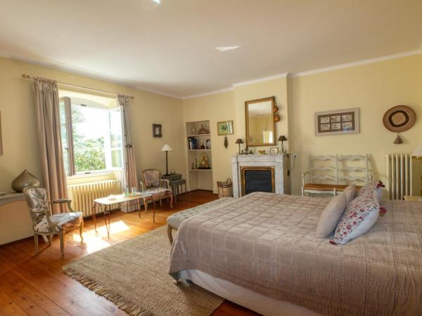 Mas d'Escattes : photo 3 de la chambre chambre double - vue sur jardin