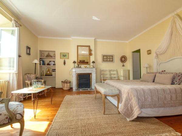 Mas d'Escattes : photo 2 de la chambre chambre double - vue sur jardin