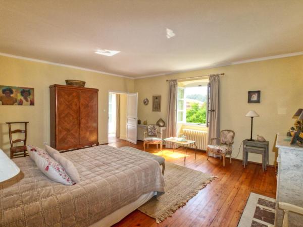 Mas d'Escattes : photo 4 de la chambre chambre double - vue sur jardin