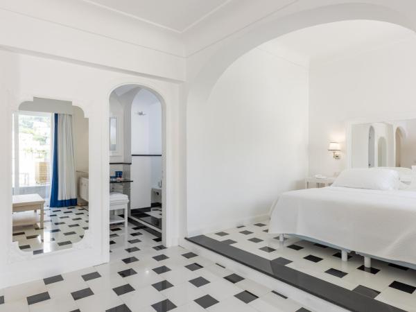 Hotel Mamela : photo 6 de la chambre chambre double ou lits jumeaux - vue partielle sur mer