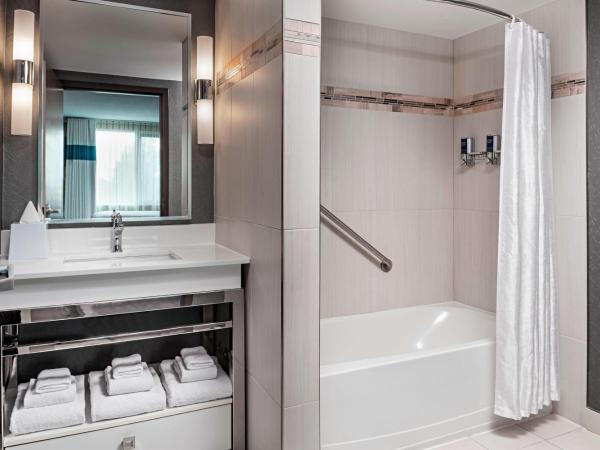 Four Points by Sheraton London : photo 5 de la chambre suite lit king-size tour