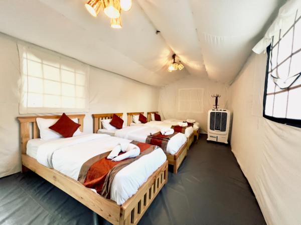 Kalash Parkaze And Tent Inn : photo 2 de la chambre suite familiale