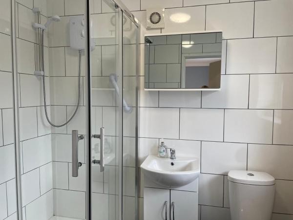 Kensal Lodge 2 Guest House : photo 7 de la chambre chambre double avec salle de bains privative