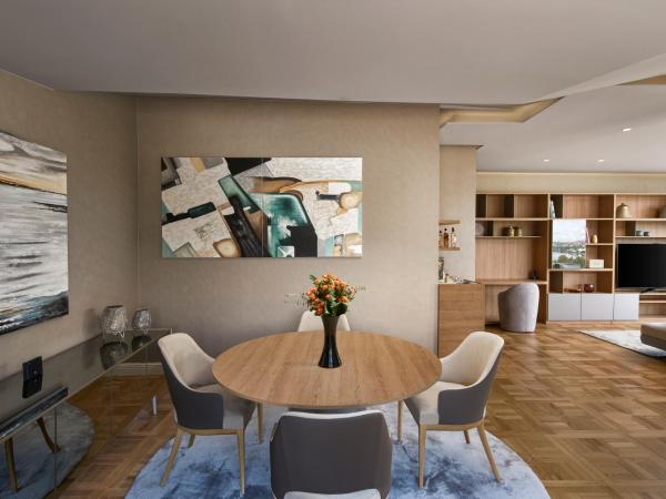 Lazzoni Hotel : photo 4 de la chambre suite panoramique corne d'or avec baignoire spa