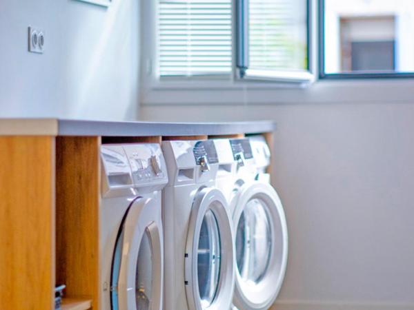 Loc'Nuit - Chambres Tout Confort - Hyper Centre AGEN : photo 9 de la chambre chambre double avec salle de bains privative