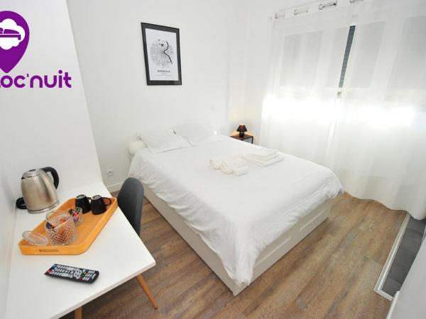 Loc'Nuit - Chambres Tout Confort - Hyper Centre AGEN : photo 4 de la chambre chambre double avec salle de bains privative